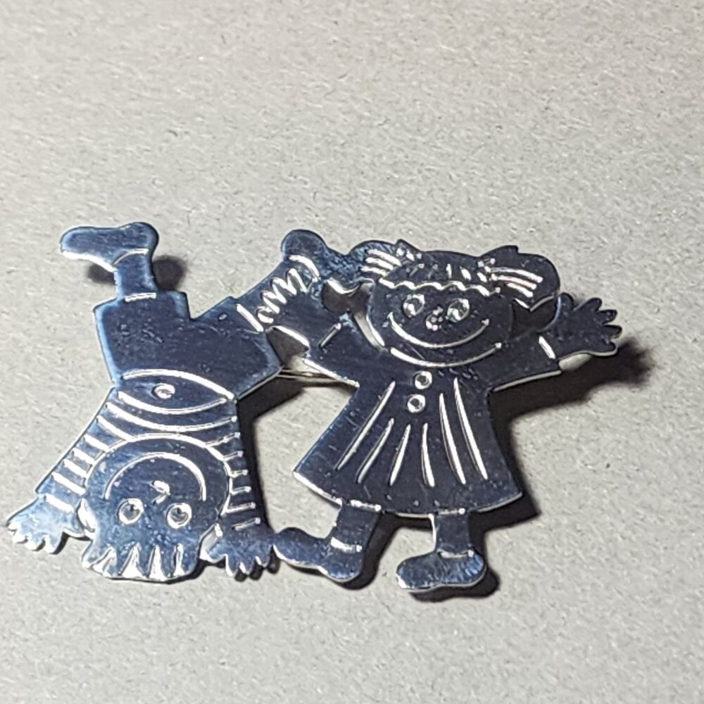 Silver Tone pin brooch upside down boy girl 2.25" Kay Claypool R/G Awards 2003